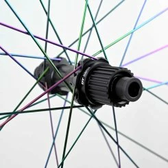 BikeProf DT Swiss 180 EXP Boost + Duke Lucky Jack SLS Ultra Carbon Laufradsatz 29" Rainbow 1150g Oil Slick 3 BikeProf DT Swiss 180 EXP Boost + Duke Lucky Jack SLS Ultra Carbon Laufradsatz 29" Rainbow 1150g Oil Slick – Bild 3